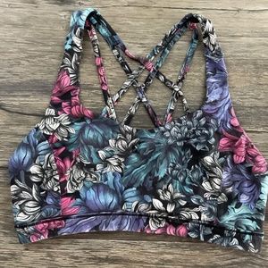 Lululemon strappa sports bra, size 8, super fun colors!